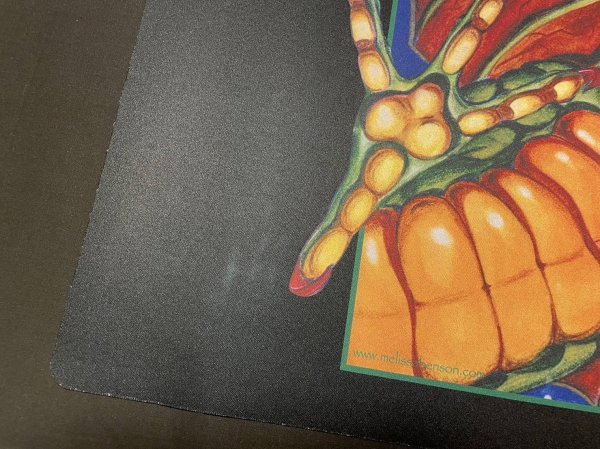 画像3: 《実物写真掲載商品》《プレイマット》《Melissa Benson》《Signed》Shivan Dragon/シヴ山のドラゴン《状態:中古》 (3)