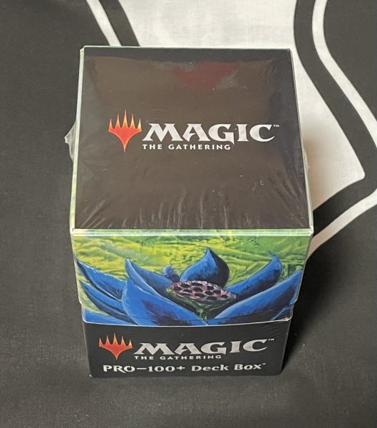 画像3: 《実物写真掲載商品》《大型デッキボックス》《ウルトラ・プロ》Black Lotus《状態:未開封 外箱微傷》 (3)