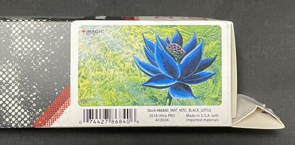 画像2: 《実物写真掲載商品》《プレイマット》《ウルトラ・プロ》Black Lotus《状態:未開封 外箱微傷》 (2)